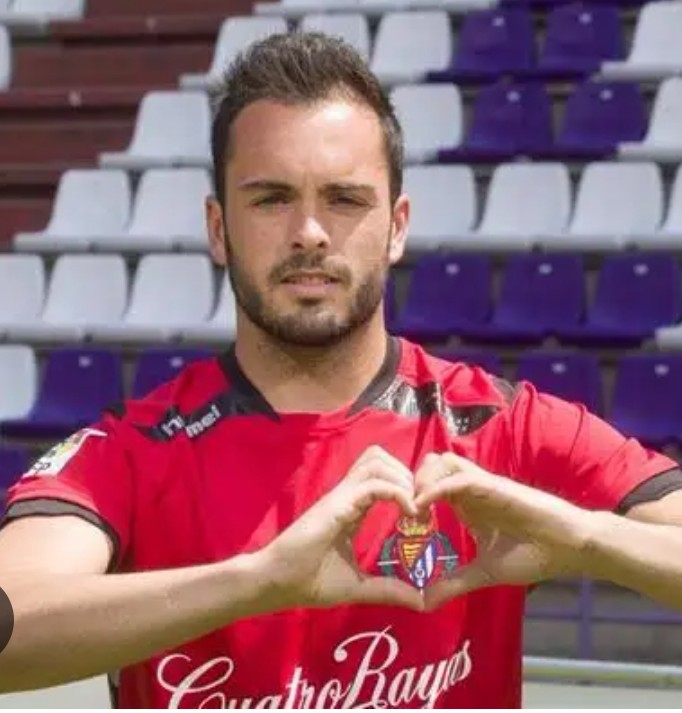 El exjugador del Valladolid, ahora policía municipal, Julio Irizibar salvó ayer la vida a un ciudadano que se atragantó en un restaurante de Tordesillas. El año pasado salvó también la vida a una chica en Cigales. Futbolista, policía y angel de la guarda Enhorabuena <a href="/julio_julio1/">Julio Iricibar B.</a>