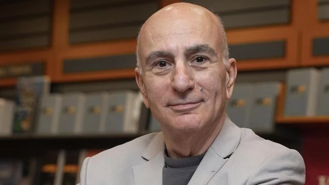 İktisatçı Mahfi Eğilmez: 
"Hukukun öngörülemez olduğu bir ortamda hiçbir şey belirli değildir. 
Böyle bir ortamda en iyiler daha iyi konumdaki ülkelere giderler. Ülke, önce üretim kaynaklarını sonra insan kaynaklarını kaybeder.

👉Bir ülkenin belirsizlik illetinden kurtulup