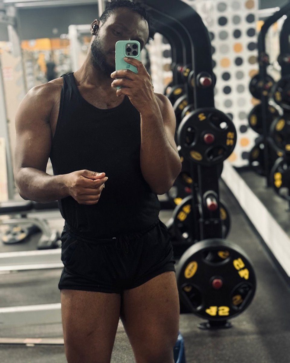 Milkychocplate's tweet photo. 2022/2025 … someone said twink era looked better 😭 https://t.co/dpx8qBUmAi
