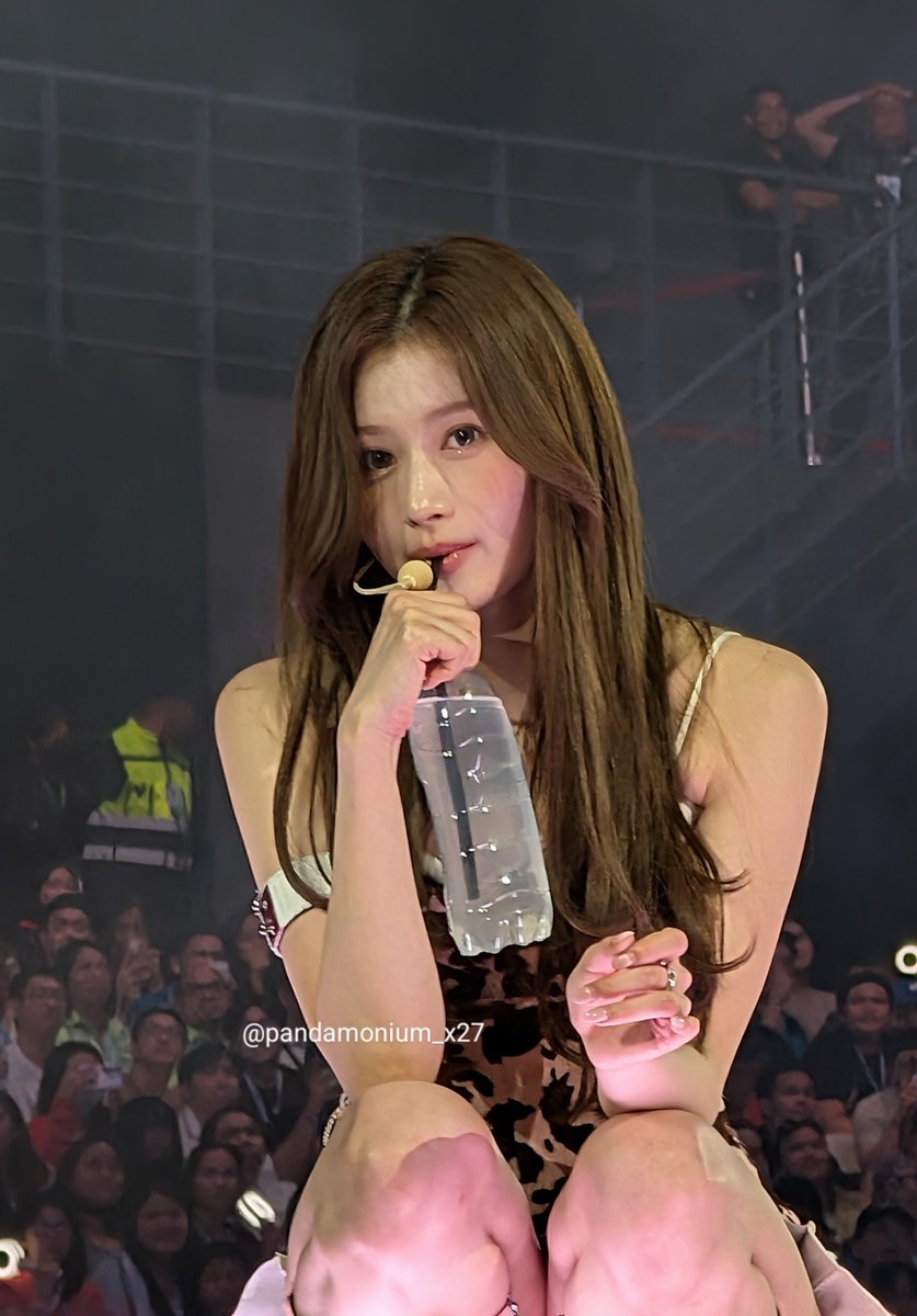 pandamonium_x27's tweet photo. NOT SANA JUST STARING DIRECTLY AT ME WHILE DRINKING???

#TWICE_THISISFOR_WORLD_TOUR_BULACAN #ThisIsForBulacan https://t.co/ltqRCeRkIl