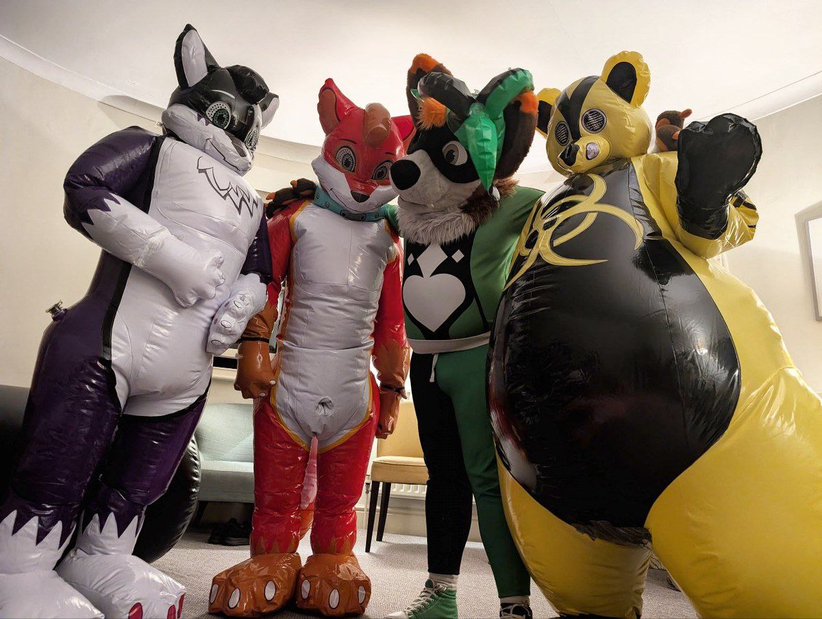 Fun evening with <a href="/Squeakytoy_1/">Squeakytoy1 @ pawsome</a> <a href="/TaeliouWolf/">Taeli 🔜 DW</a> and <a href="/inflatatoy/">Inflatatoy</a> at pawsome.