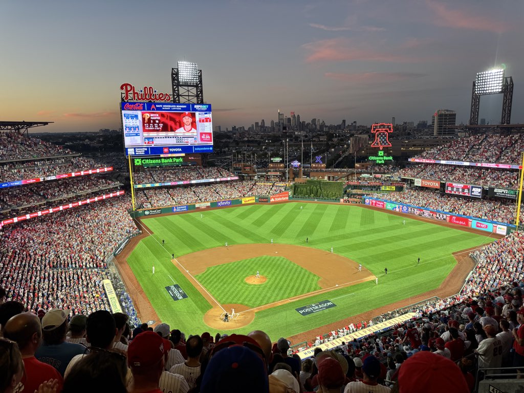 MrNightfoxx's tweet image. Its my favorite time of year! Red October in Philly is unlike anywhere else!