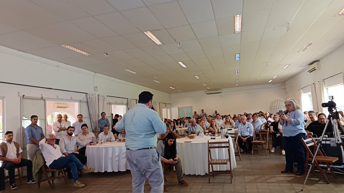 marioculnev's tweet photo. Acompañamos a Nicolás Olivera en la reunión de Agrupación de Gobierno del grupo @dcentrouy  del @PNACIONAL en Carmelo Colonia. https://t.co/GeLaFRhp05
