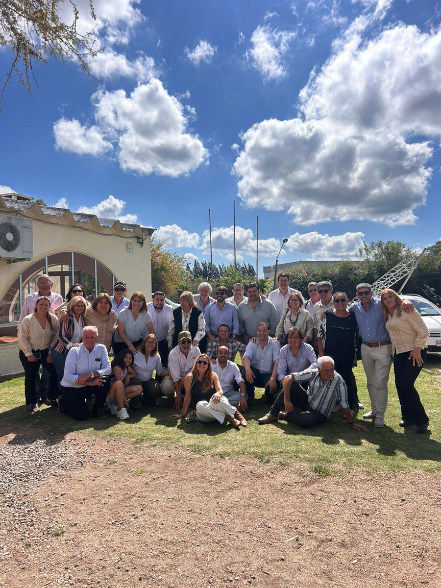 marioculnev's tweet photo. Acompañamos a Nicolás Olivera en la reunión de Agrupación de Gobierno del grupo @dcentrouy  del @PNACIONAL en Carmelo Colonia. https://t.co/GeLaFRhp05