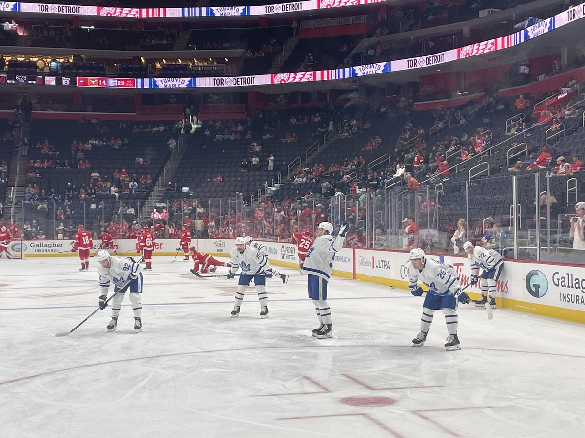 elmila007's tweet image. My first (pre)season Leafs game! Hope it was worth it to fly all the way from Boston to see it 🤞🏻🤞🏻🤞🏻
P.S. Reimer winked at me 🥰
#goleafsgo #leafsforever