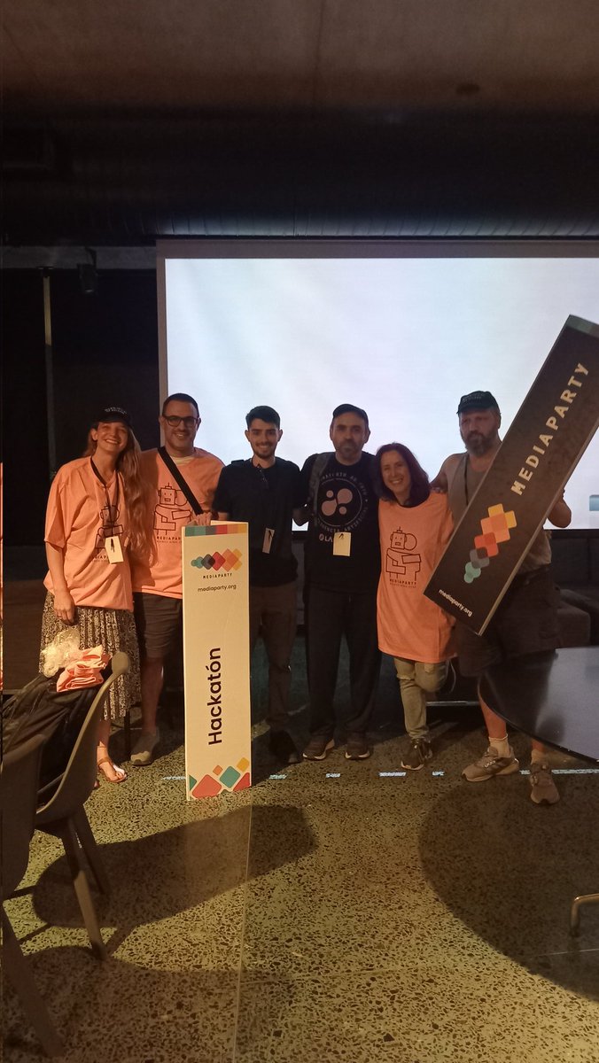 La foto es muy mala pero la alegría es buena, ¡ganamos la hackatón de
<a href="/mediapartyorg/">Media Party🎉</a> ! Prototipamos Diggity, una herramienta personalizable y escalable para chequear la calidad de las noticias, pueden verlo aquí hackdash.org/projects/68dd4… 🎉
#LAIAenMediaParty 🥳