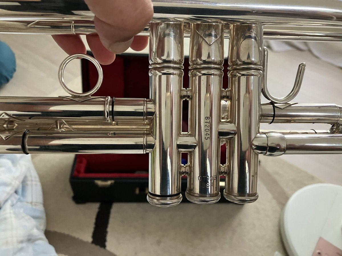 KinichiFurukawa's tweet photo. 今週もボチボチ頑張ろう( ✌︎'ω')✌︎
朝一の🎺🎵音出し😃
今日使う🎺🎵さんは…
過日拝籐さんに調整頂いたHoltonのT103さん。
#trumpet #trumpetlife #trumpetplayer #trumpetlove #holton #holtontrumpet #holtontrumpett103
最後の一枚は次の日曜日のイベント情報です。 https://t.co/hJkDB4kxO8