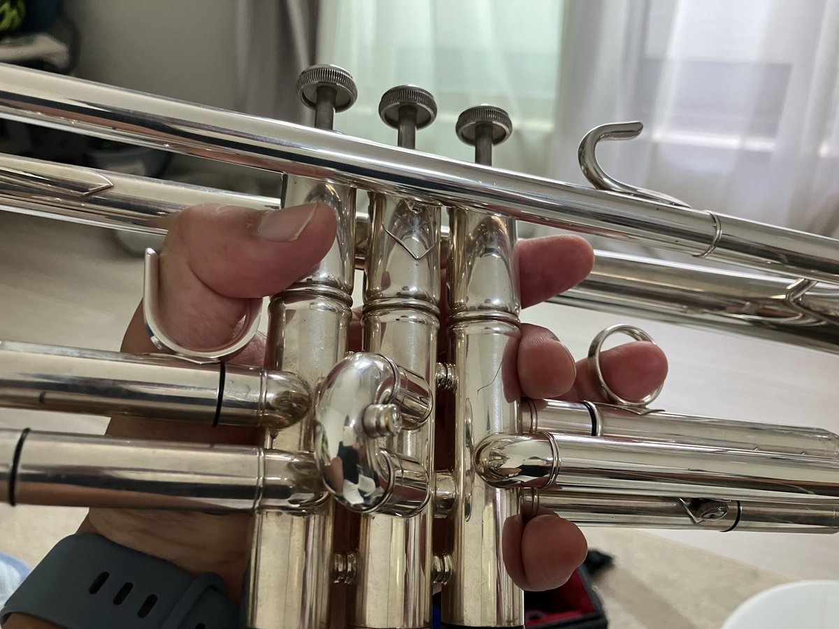 KinichiFurukawa's tweet photo. 今週もボチボチ頑張ろう( ✌︎'ω')✌︎
朝一の🎺🎵音出し😃
今日使う🎺🎵さんは…
過日拝籐さんに調整頂いたHoltonのT103さん。
#trumpet #trumpetlife #trumpetplayer #trumpetlove #holton #holtontrumpet #holtontrumpett103
最後の一枚は次の日曜日のイベント情報です。 https://t.co/hJkDB4kxO8