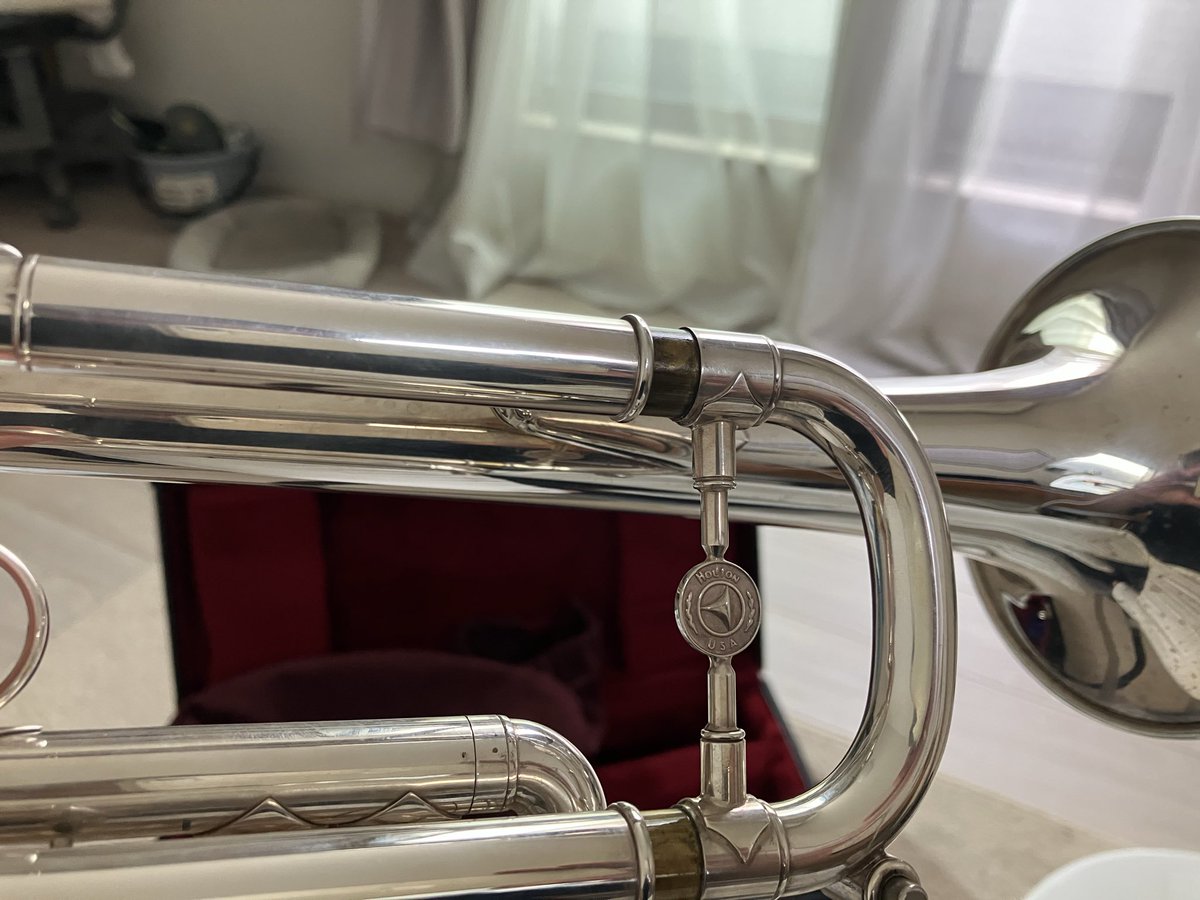 KinichiFurukawa's tweet photo. 今週もボチボチ頑張ろう( ✌︎'ω')✌︎
朝一の🎺🎵音出し😃
今日使う🎺🎵さんは…
過日拝籐さんに調整頂いたHoltonのT103さん。
#trumpet #trumpetlife #trumpetplayer #trumpetlove #holton #holtontrumpet #holtontrumpett103
最後の一枚は次の日曜日のイベント情報です。 https://t.co/hJkDB4kxO8