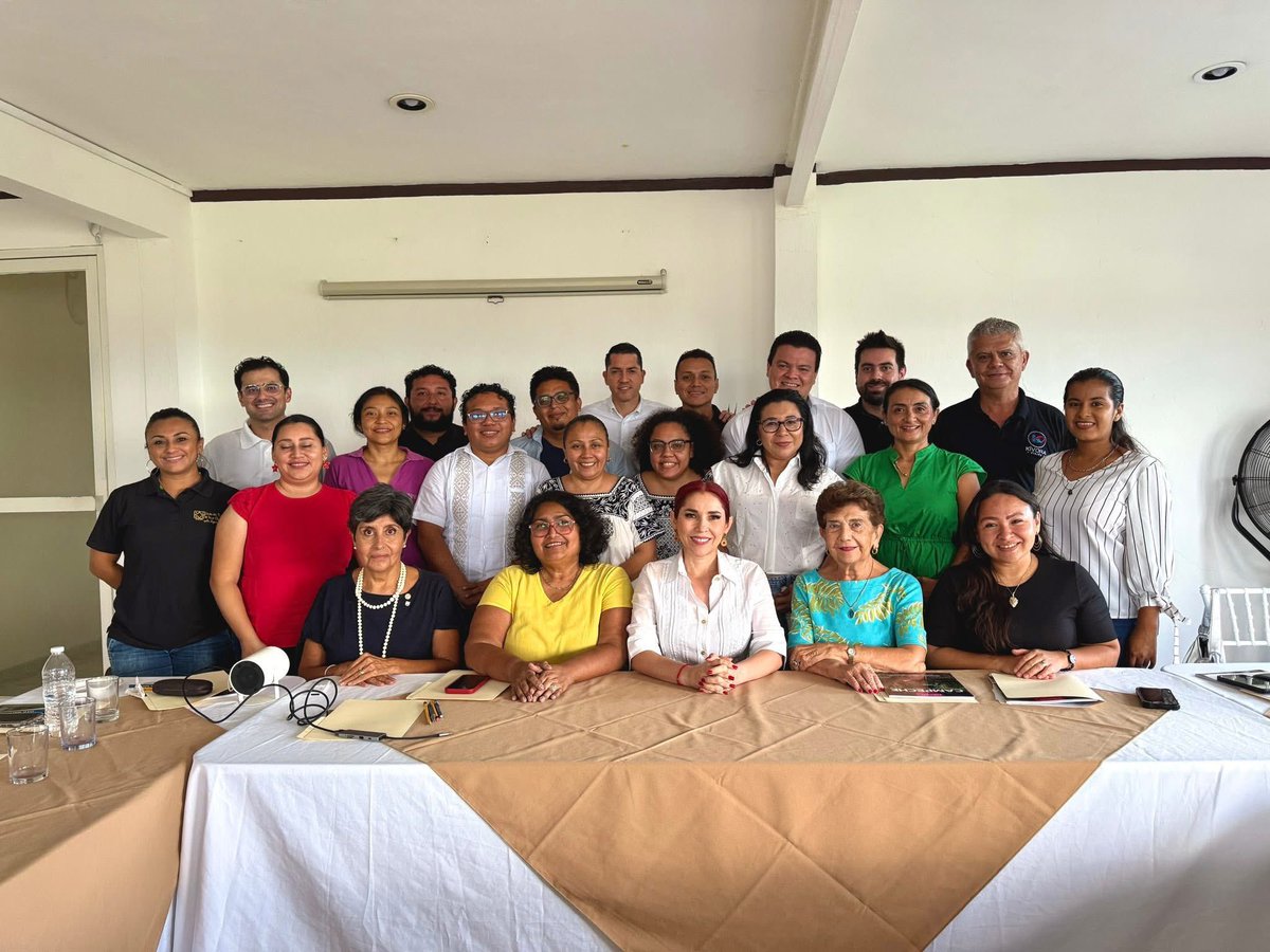 SECTURCampeche's tweet photo. Continuamos fortaleciendo el trabajo por el turismo de Campeche.

La Mtra. Adda Solís Peniche, titular de la SECTUR, se reunió con agencias de viajes y representantes de Skål Campeche para impulsar estrategias que promuevan la historia, cultura y hospitalidad del estado. https://t.co/CkG93u8ZPH