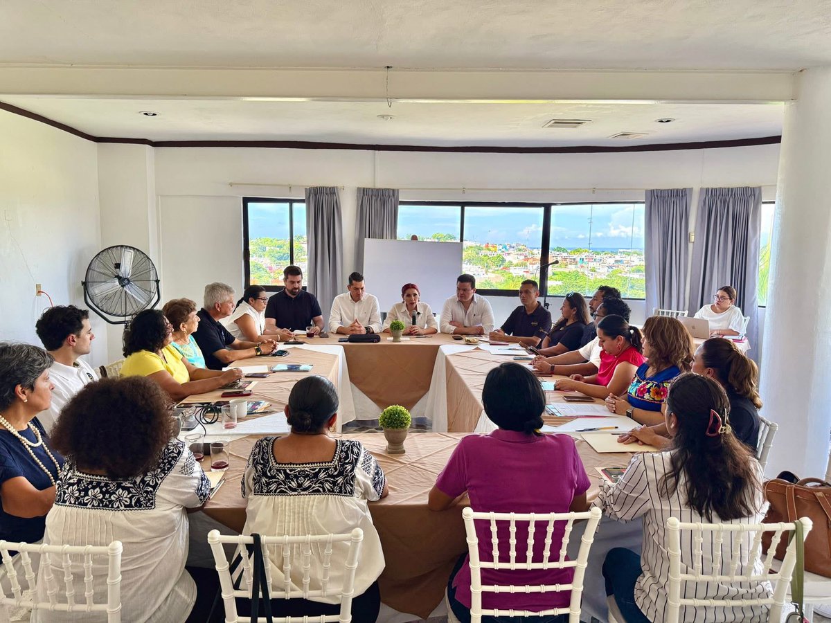 SECTURCampeche's tweet photo. Continuamos fortaleciendo el trabajo por el turismo de Campeche.

La Mtra. Adda Solís Peniche, titular de la SECTUR, se reunió con agencias de viajes y representantes de Skål Campeche para impulsar estrategias que promuevan la historia, cultura y hospitalidad del estado. https://t.co/CkG93u8ZPH