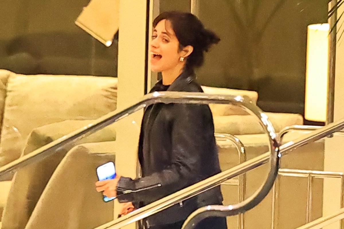 portalcamilabr's tweet photo. Camila Cabello em Los Angeles. https://t.co/Mtg0SBDK9W