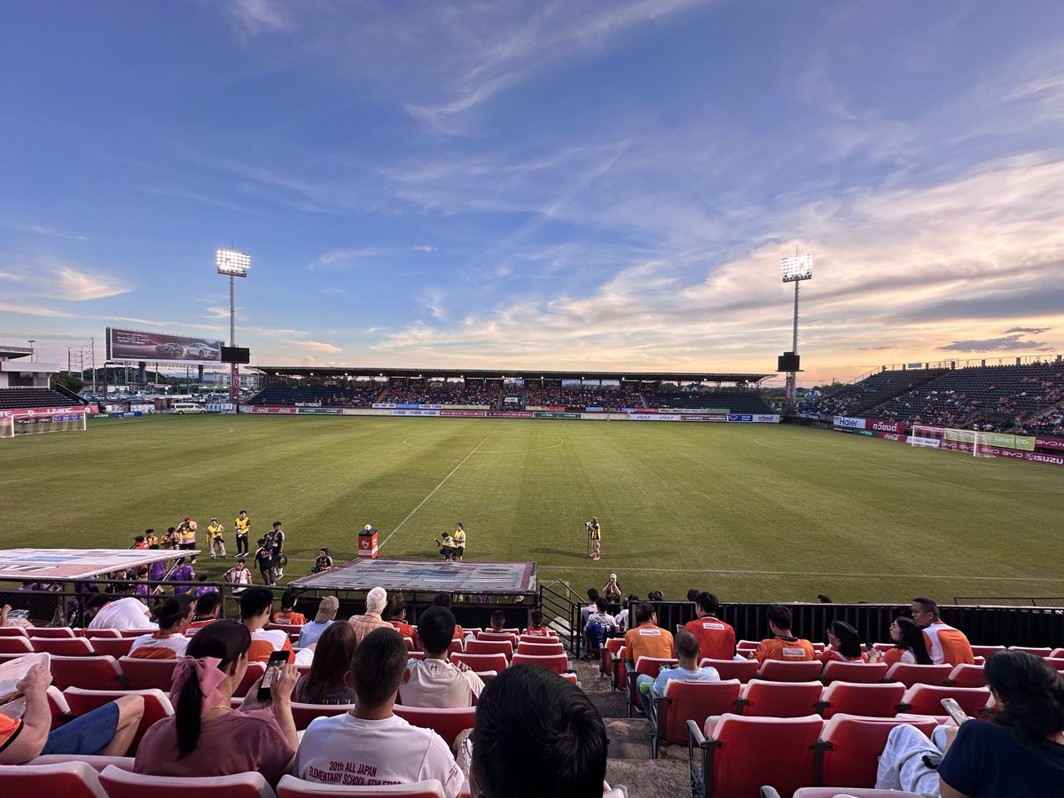 l16zj's tweet photo. มาดูบอลในรอบ3ปี..⚽️⚽️😁 https://t.co/DGM6nY8TUg