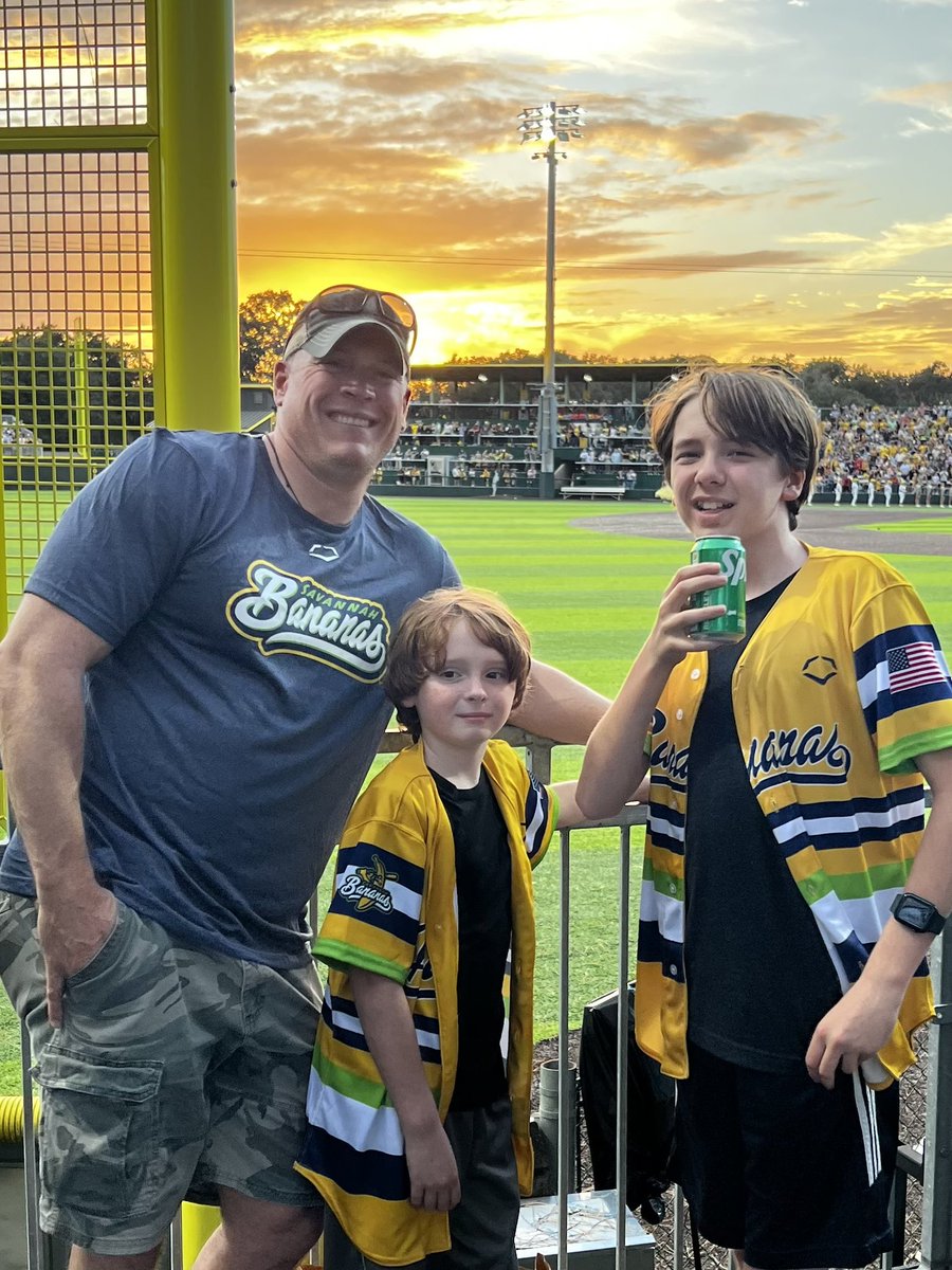 JohnStampBooks's tweet image. Go #bananas! It’s a perfect night for banana ball 

amzn.to/3JXQ9W1

#savannahbananas