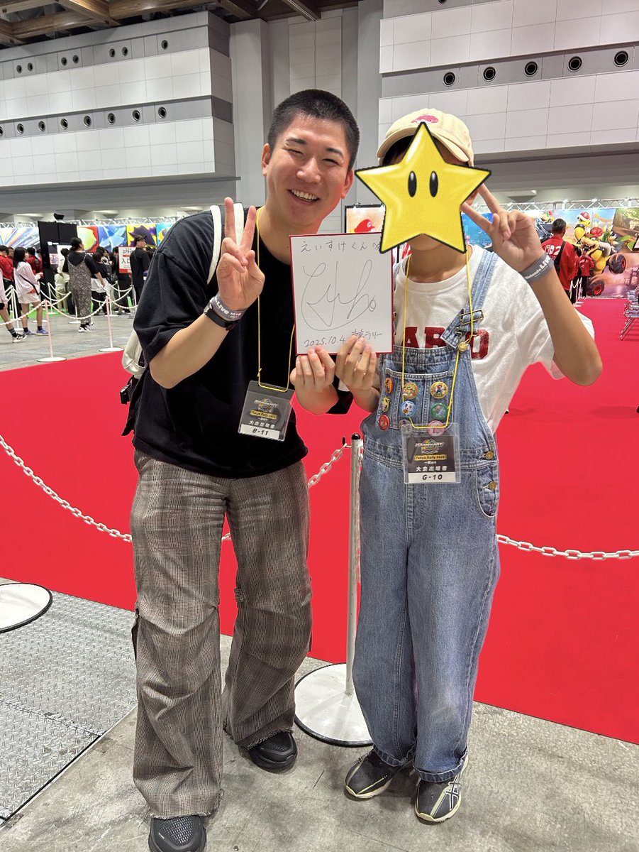 nuts_nft's tweet photo. とれいん。さんにサイン✍️をもらうために、色紙を持って行った息子。
念願叶いました🥹💕

「一般で出るんだね！えらいね！がんばってね！」って言ってもらえて、1回戦見事1位通過🏆

@erofuton さんありがとうございました！ https://t.co/JjS24OShaJ