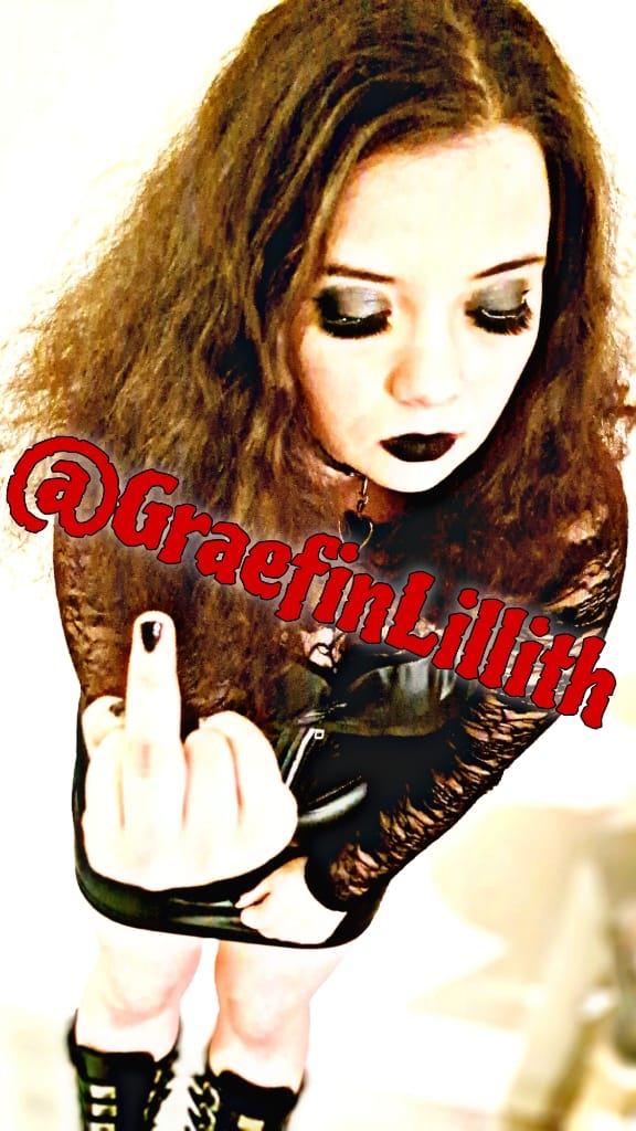 GraefinLillith's tweet photo. Knie Nieder Loser! 👿🔥 Gebe dich deiner neuen Göttin hin! 👿💰 Dein Hirn wird zu Matsch wenn du nur meinen Namen liest! 🤣👿 Du weißt wo dein Platz ist : zu meinen göttlichen Plateau Stiefeln! 👿🔥💰

#Geldherrin #Geldsklave #Findom #Finsub #Kontofick #Melkung #Moneydom https://t.co/09hcnaZmkz