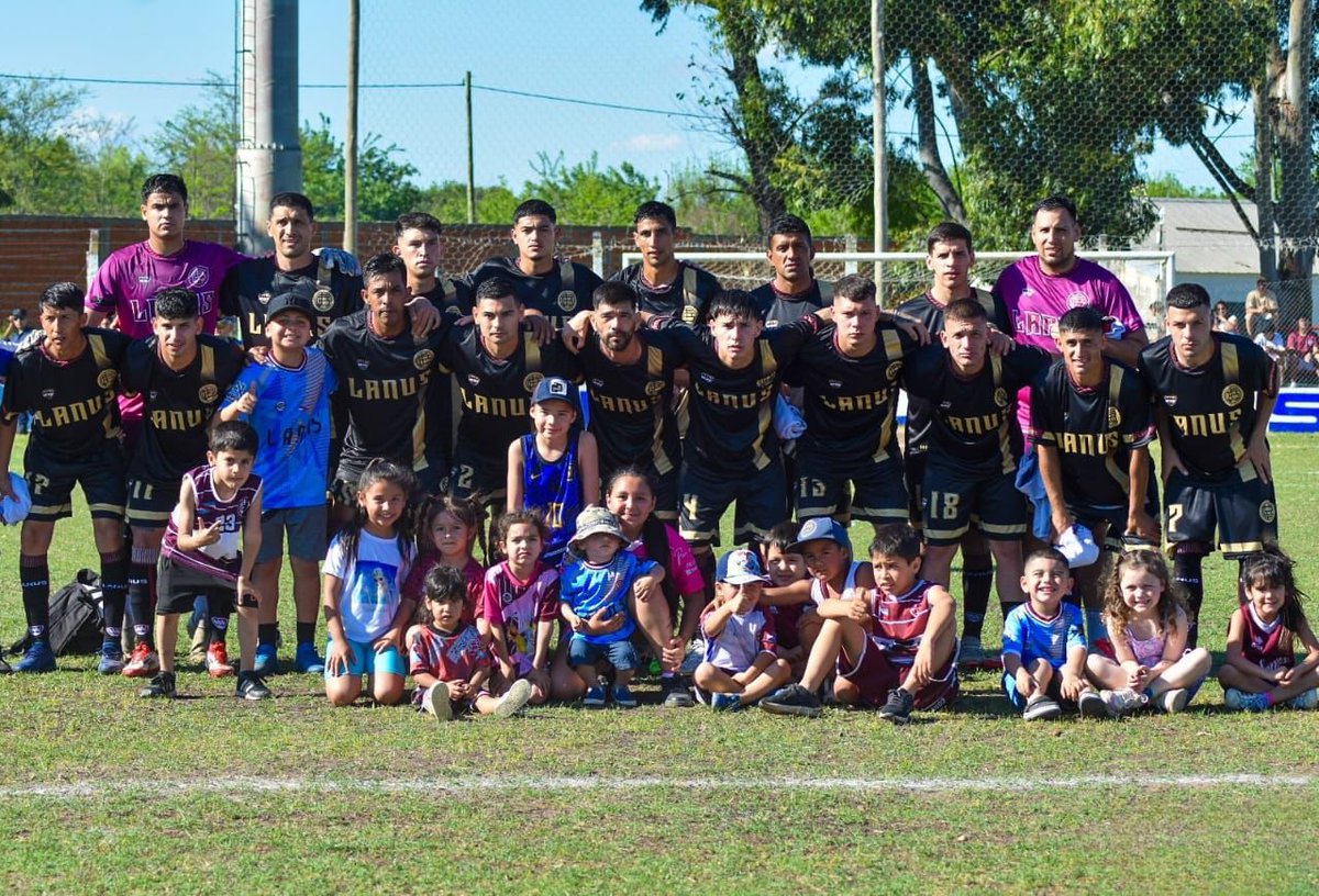 MacchiaTW's tweet photo. A la espera de su debut en el Regional Amateur y soñando con el ascenso al Federal A, Lanús de Concepción del Uruguay arrancó el tercer torneo local del 2025 con una goleada 4-1 a La China. 

Seguilos en sus redes sociales. 
Mirá el hilo, acá abajo, hasta el final y conocelos más https://t.co/gFIMGJNTcu