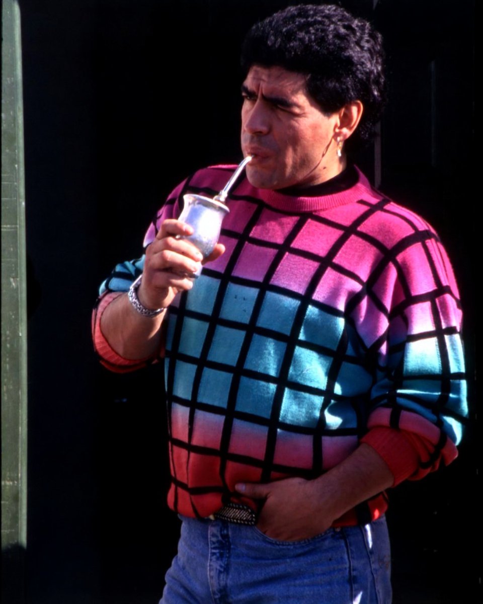 1995: HOMBRE tomando mate mientras cumplía la sanción impuesta por FIFA.