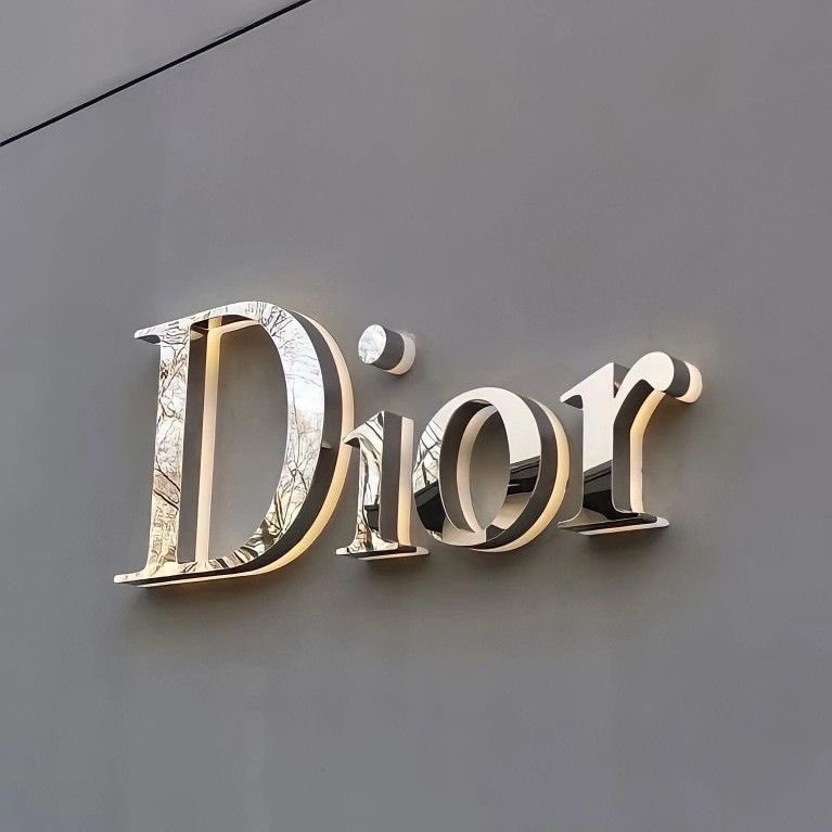 Are we seriously this slow??? Did everyone move on already?? I’m still losing my mind over Jimin’s SERVE 😭 I could scream and hype him forever!!! Don’t ignore join the tags and BE LOUD!! 

JIMIN AT PARIS FASHION WEEK
DIOR GLOBAL AMBASSADOR JIMIN 
#JiminxDior #DiorSS26 #PFW