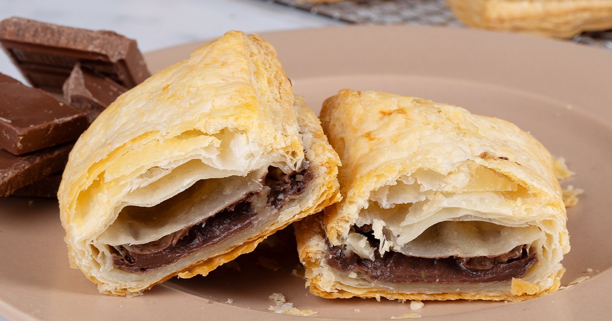 Zippys's tweet image. A Napple filled with lucious chocolate cream?! Yes please! 😋 Chocolate Napples are back for a limited time! 🍫

Get 'um at all Hawaii locations until 10/26, while supplies last.