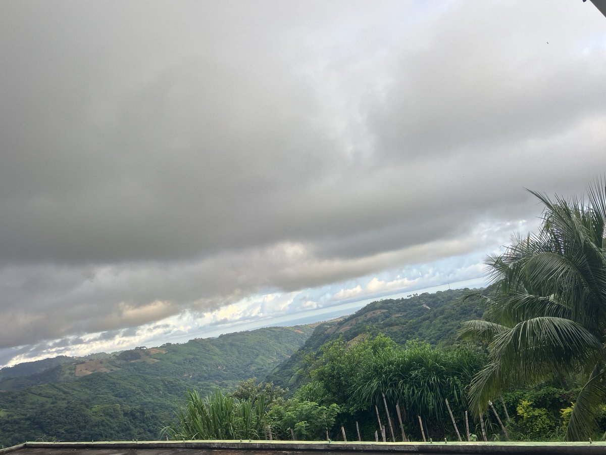 joeyjavaisgr8's tweet image. Beautiful valley view to the ocean tonight at Chicuinaco