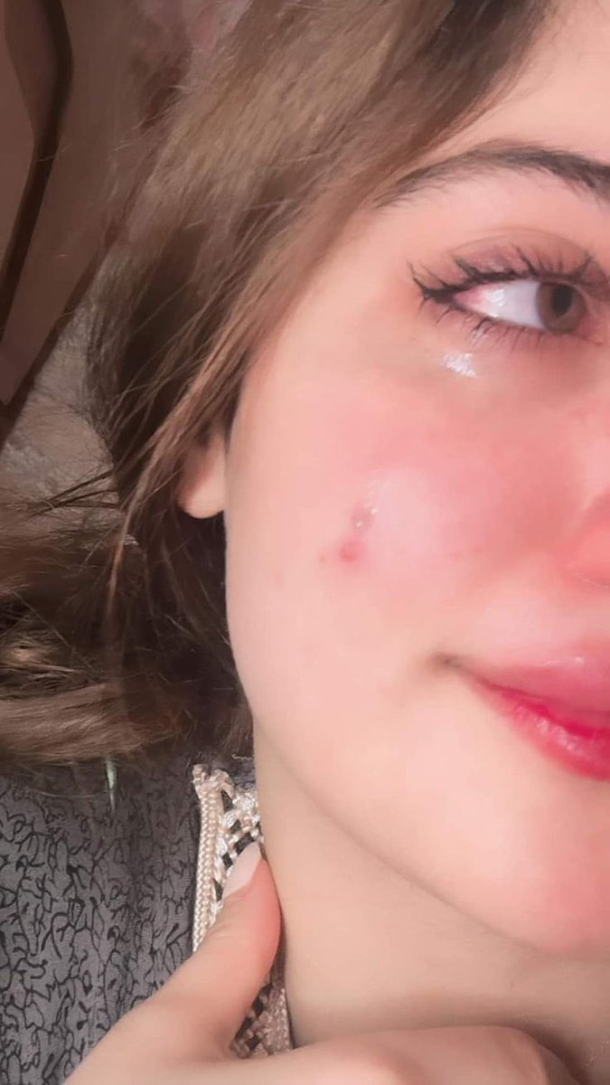 r_irc's tweet image. صبـاح الخير ...
  انتبه من كثر مداراتك لخواطر إللي حولك تكسر خاطرك بالغلط 💔
#نجران_الان