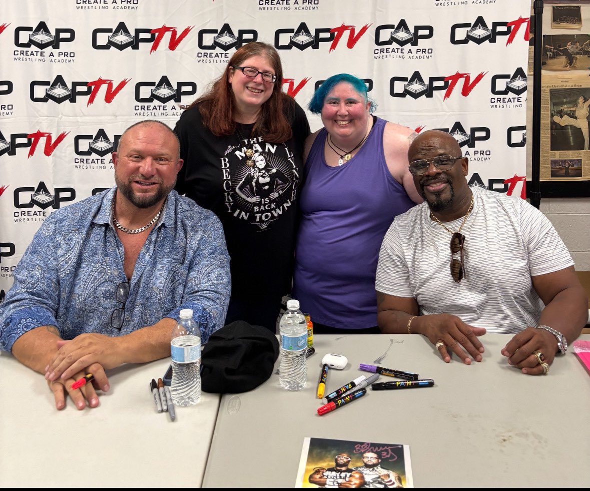 PinkAtHart1's tweet photo. We havenβt seen the two in the same place at the same time in YEARS, even though weβve seen them both individually at various events. Really glad we got to take this pic and catch up.
#GetTheTables https://t.co/ioHfwwIsHi
