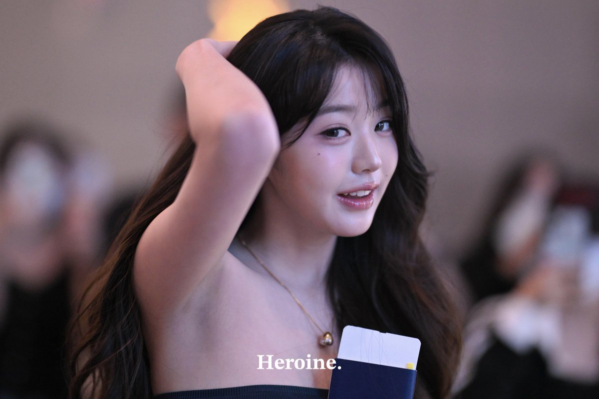 heroine1201's tweet photo. 𝟐𝟓𝟏𝟎𝟎𝟓 𝐏𝐫𝐞𝐯𝐢𝐞𝐰.

잘 다녀와🫶🏻

#장원영 #JANGWONYOUNG
#아이브 #IVE https://t.co/DKOpEfXnXh