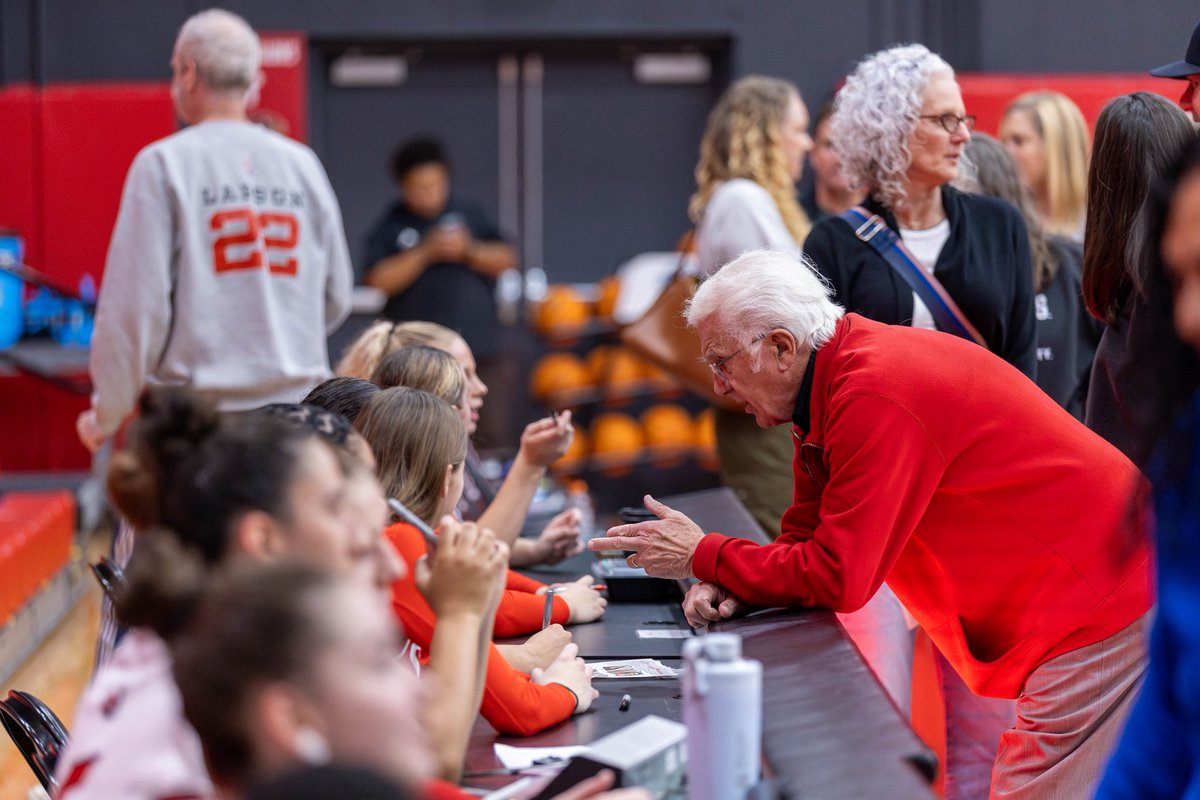 seattleu_wbb's tweet photo. A special thank you to all who joined us today at practice❤️🤍

Catch us 🔜 for the start of our 2025-26 season‼️ Can’t wait to share it with you Redhawk Nation!!

#TogetherWeSoar https://t.co/EM0tCR6AhI