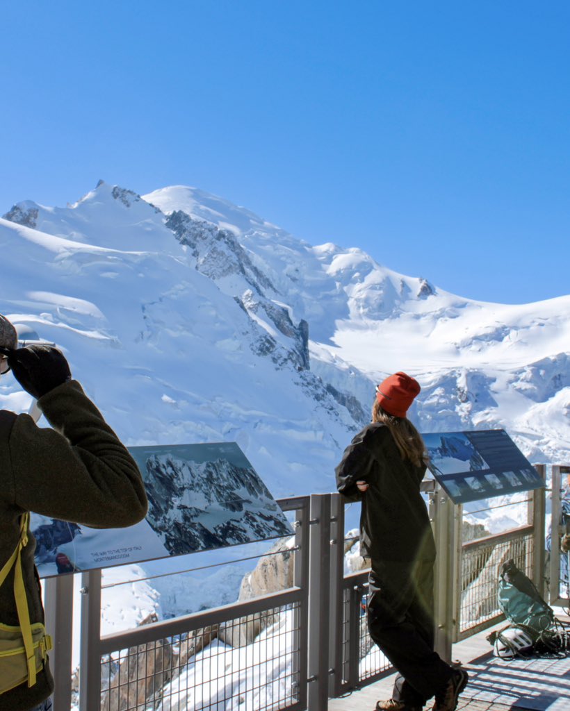 Tranche de vie à l’Aiguille du Midi 🏔️
Face au Mont-Blanc, le temps s’arrête.

#chamonix #aiguilledumidi #montblanc
