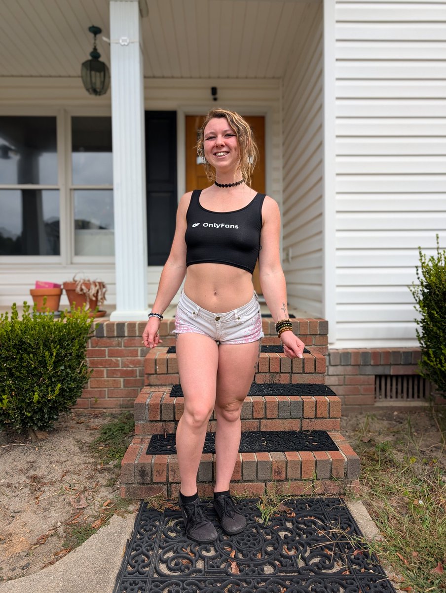 stellanovaxx's tweet photo. Out and about on this beautiful Saturday 😍 
#StellaNova #cutegirl #onlyfans https://t.co/hUq1kRimAW