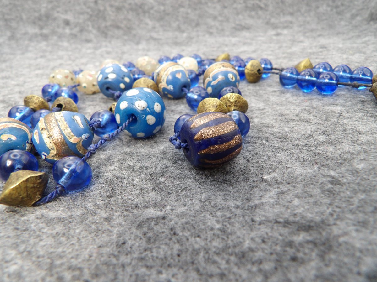 Strand no.2
Fancy, Venice (cobalt) c.1800
Fancy, Venice (blue) c.1800
Eye, Venice (blue) c.1820
Kitty Fisher eye, Venice (blue, white/pink eye) c.1830
Peking, China (twilight blue) c.1800
old brass spacers