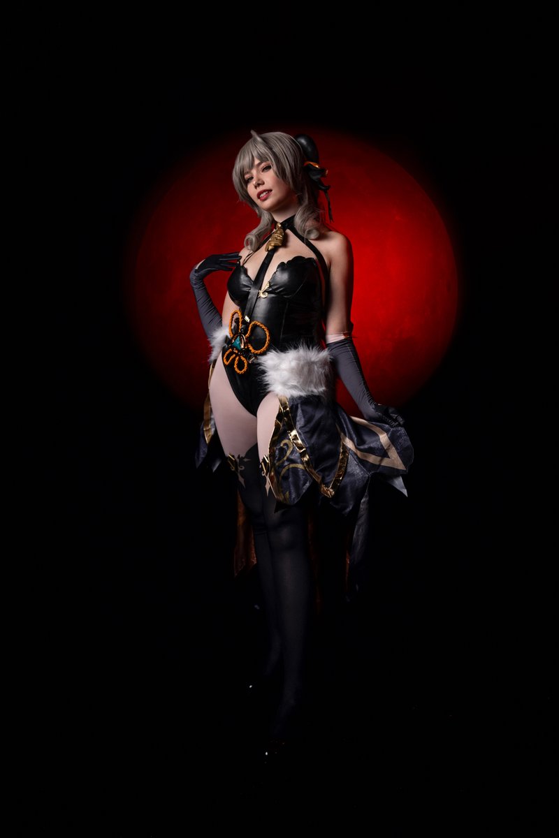 Sharing my Ganyu Alter Cosplay with you ♥ We wanted to archive some dark themed pictures with a red full moon. And I'm in LOVE with it!

📸🖌️ <a href="/OH3_Studios/">OH3-Studios</a>  
Artist Dishwasher1910

#ganyu #ganyucosplay #ganyualter #genshinimpact #genshinimpactcosplay #cosplay