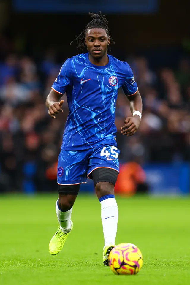 endiaye_01's tweet photo. Lavia peut devenir aussi fort que Pedri on a un top prospect à 100M faut juste qu il enchaine les matchs #Liverpool_Chelsea #CHELIV #Barcelona #pedri https://t.co/VavmQrPsVB