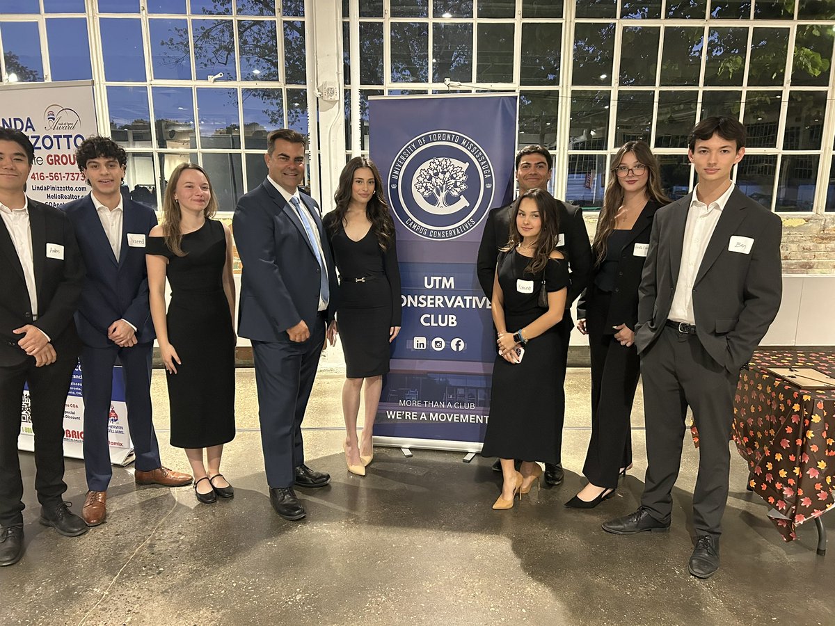 TomEllardCPC's tweet image. Great to see so many people at Rudy’s Mississauga-Lakeshore, Thanksgiving, and community awards— a wonderful evening of conservatives to get together and celebrate the accomplishments of so many in our community, and to be thankful for the opportunities we have before us! 🦃🇨🇦