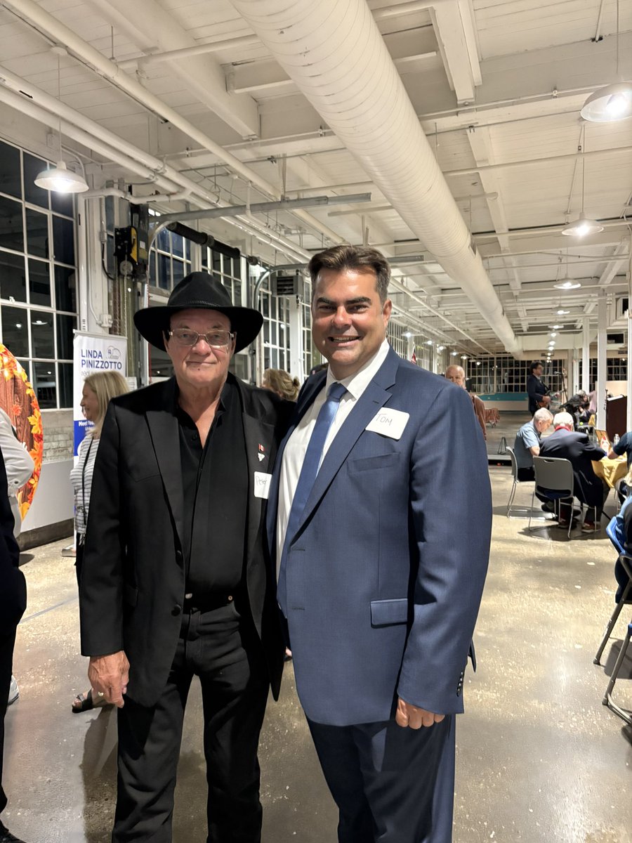 TomEllardCPC's tweet image. Great to see so many people at Rudy’s Mississauga-Lakeshore, Thanksgiving, and community awards— a wonderful evening of conservatives to get together and celebrate the accomplishments of so many in our community, and to be thankful for the opportunities we have before us! 🦃🇨🇦