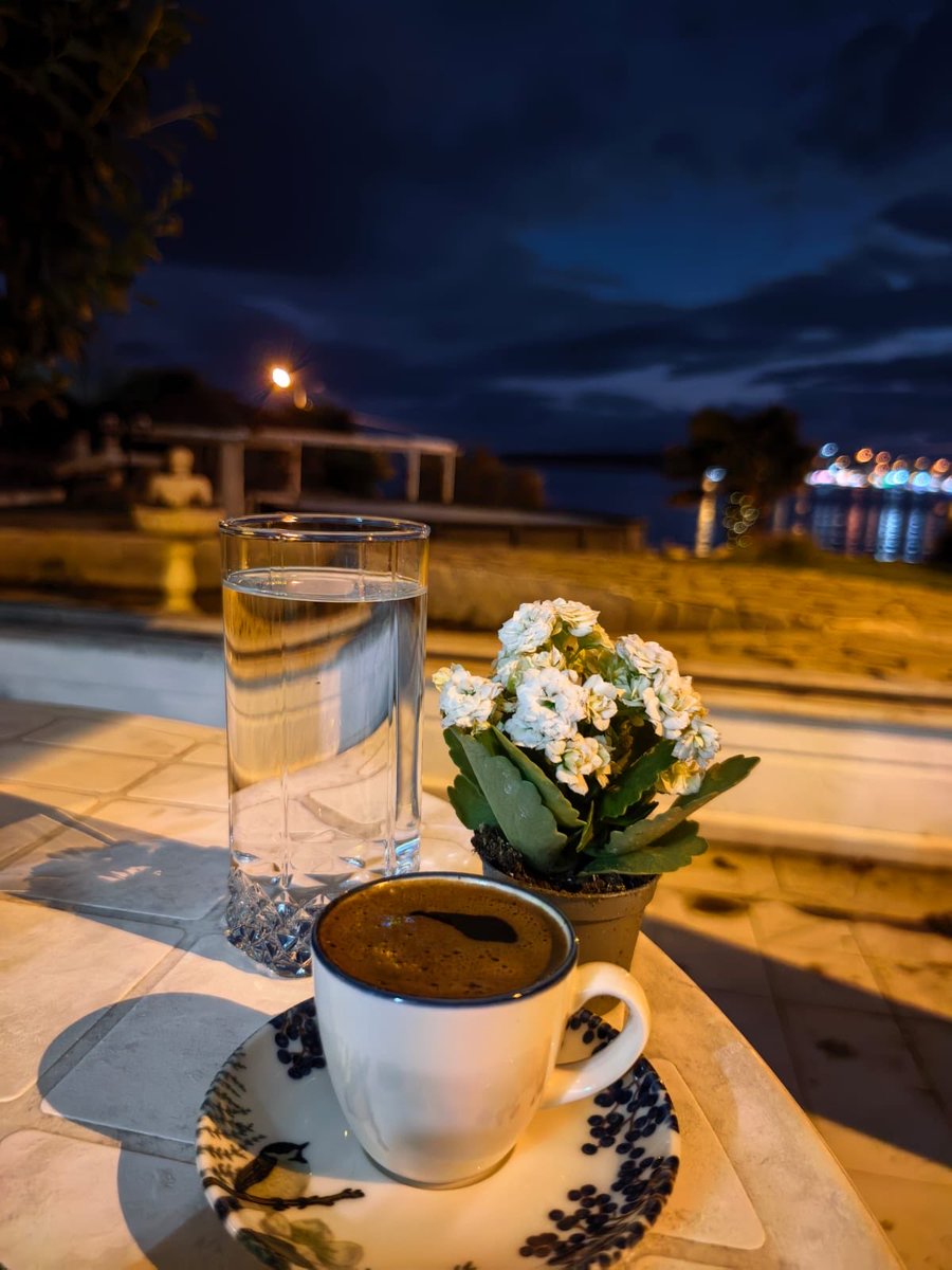 Siz 50 hisse yazıp, tavan olanları rt etmeye devam edin. Ben bi kahve içeyim gelirim. 
Ulan bu piyasa harbiden boş 😀😆🤣