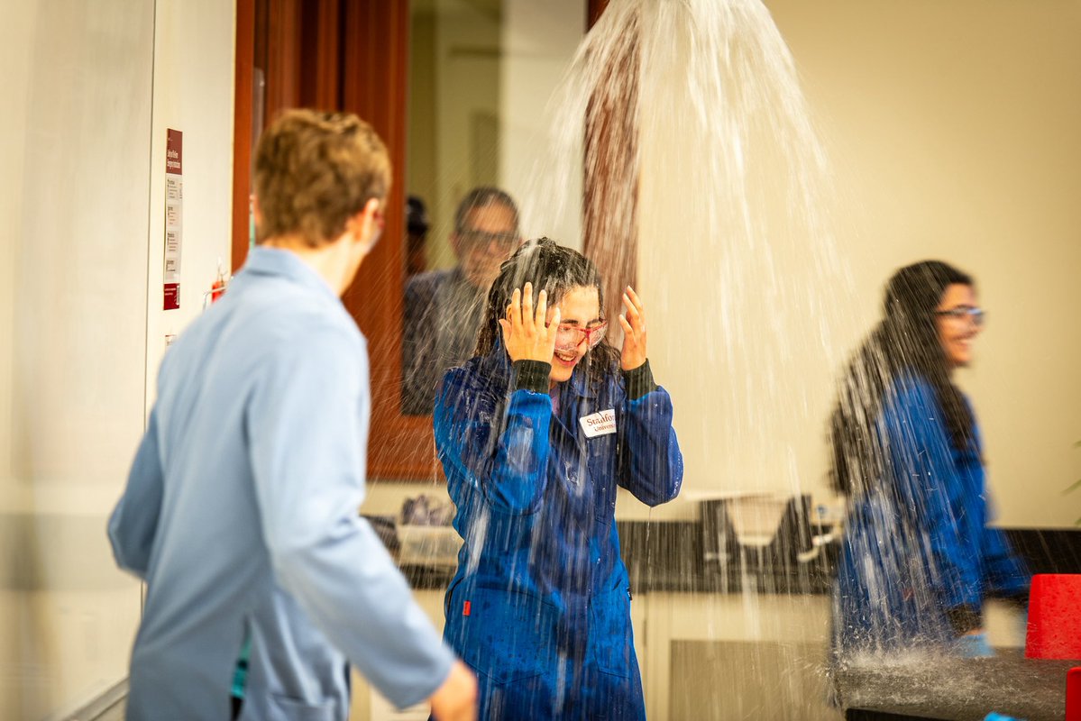 wu_yilei's tweet image. Stanford University&apos;s Department of Chemistry ensures student preparedness for emergencies through mandatory safety training covering the University&apos;s general emergency protocols and specific chemical safety procedures. #chemistry #safety #laboratory #Stanford