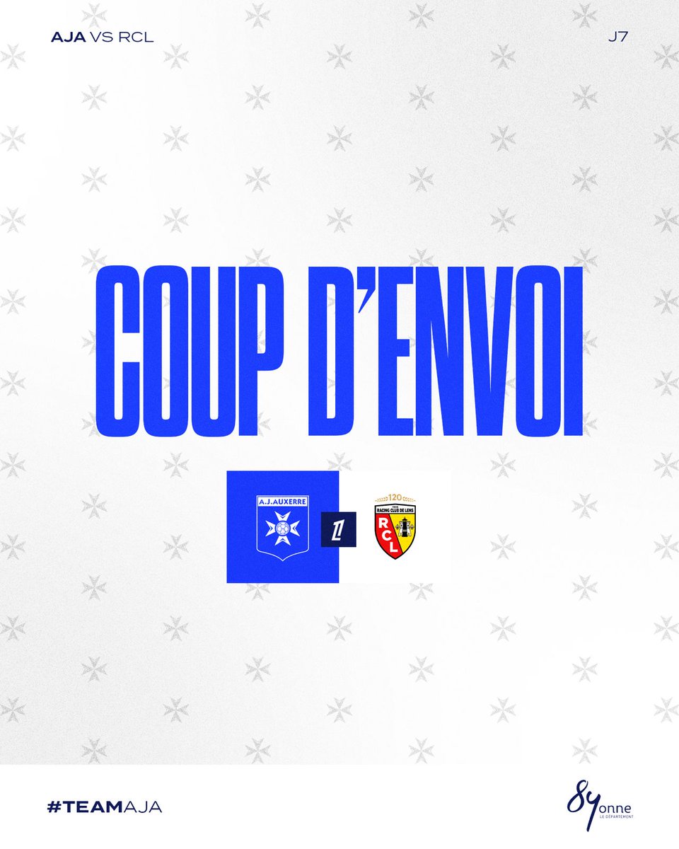 🔛 𝐂𝐨𝐮𝐩 𝐝'𝐞𝐧𝐯𝐨𝐢 🏟️ C'est parti à l'Abbé Deschamps, déjà dans une ambiance des grands soirs ! 𝐀𝐋𝐋𝐄𝐙 𝐋'𝐀𝐉𝐀 !!! 🔵⚪#TeamAJA #AJARCL (0-0) pic.