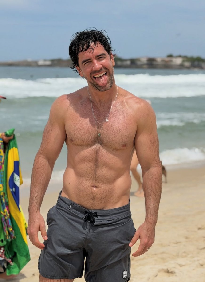 poponze's tweet image. Marcos Pitombo curtindo o dia no Rio de Janeiro. ☀️