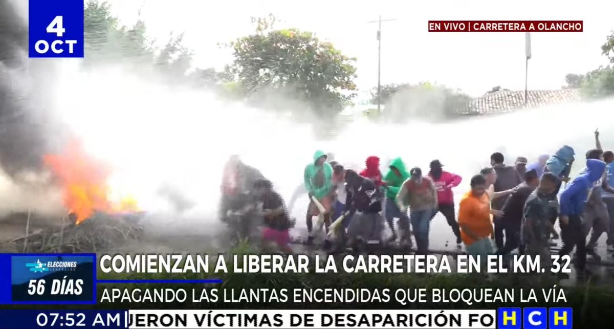 JorgeCalix's tweet photo. Hoy, el familión amaneció reprimiendo al pueblo que le exige que cumpla sus promesas. 

Prometieron no reprimir. Pero a 56 días de las elecciones, la reprensión violenta al pueblo en el KM 32 carretera a Olancho, es la noticia del día.

Pero en 56 días, vamos a poder desquitarnos de todo esto. En 56 días #SeVan y llega @SalvaPresidente a casa presidencial.