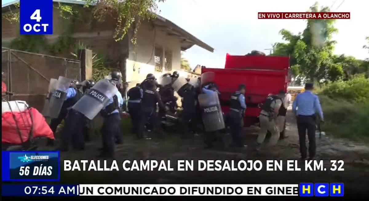 JorgeCalix's tweet photo. Hoy, el familión amaneció reprimiendo al pueblo que le exige que cumpla sus promesas. 

Prometieron no reprimir. Pero a 56 días de las elecciones, la reprensión violenta al pueblo en el KM 32 carretera a Olancho, es la noticia del día.

Pero en 56 días, vamos a poder desquitarnos de todo esto. En 56 días #SeVan y llega @SalvaPresidente a casa presidencial.