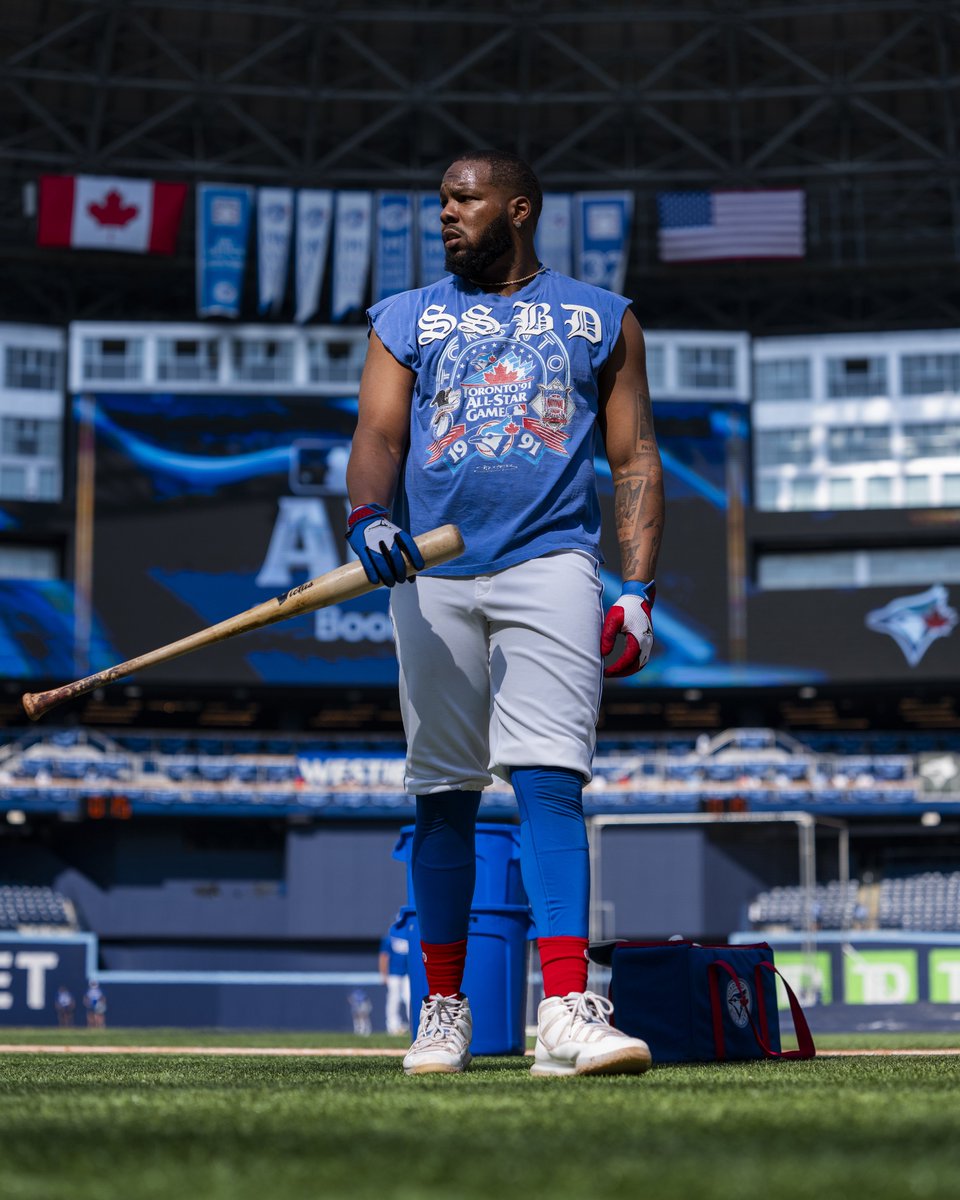 BlueJays's tweet photo. Reppin’ HIS city 🇨🇦

Vladdy rocking the ‘91 All-Star Game Tee ❤️ https://t.co/byXkcUAyIk