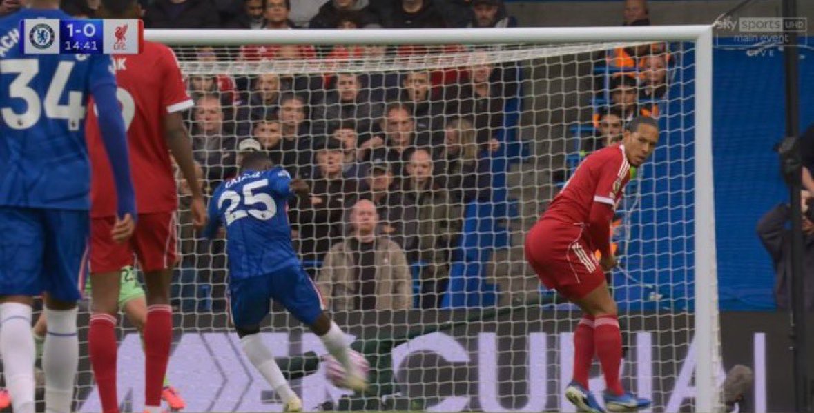 Never again compare this BUM to Nemanja Vidic
#MUFC