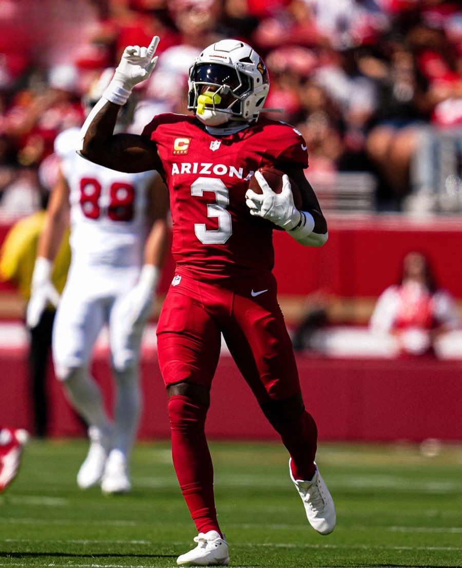 BUDDA 💥

<a href="/Buddabaker3/">Budda Baker</a> rocking the OG Low - White on White