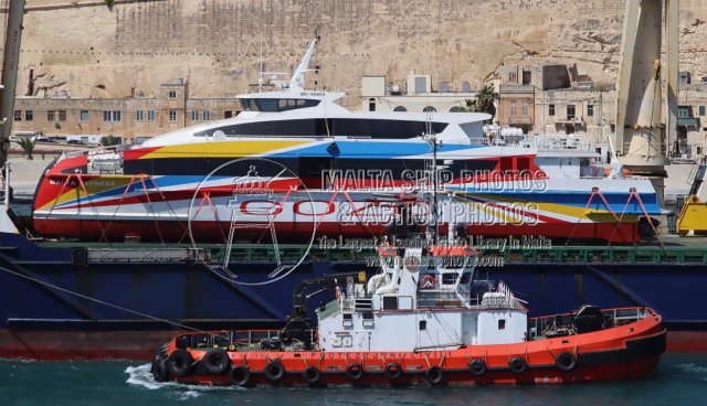 Shipguru's tweet image. #2025built #GozoHighSpeed #highspeedcraft #MALTA_EXPRESS as #deckcargo aboard the #turkishowned #heavyloadcarrier #ROMAN_E during her #delivery  #entering #grandharbourmalta - 19.09.2025 - maltashipphotos.com - NO PHOTOS can be used or manipulated without our permission