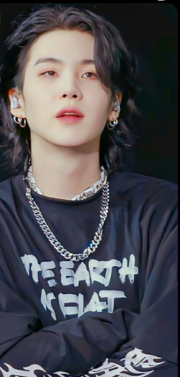 auguste_d_suga's tweet image. Just your breath in my ear makes me vibrate 🌹 
#Suga 
#Army