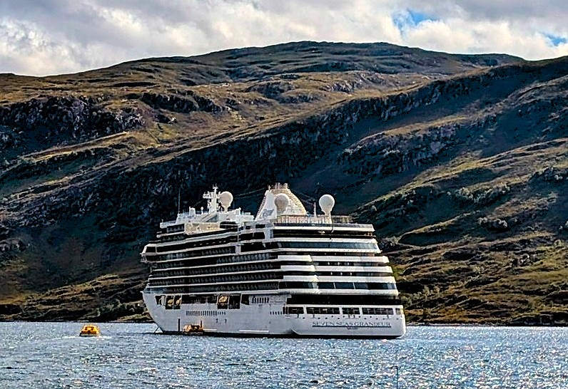 Have you ever used AI to plan out a vacation itinerary? On this week's show @onantaforbes will join me to share the pitfalls of AI itineraries. Then <a href="/CruiseGuru/">The Cruise Guru</a> shares his review of <a href="/regentcruises/">Regent Seven Seas Cruises</a> #Grandeur. Listen now at bit.ly/3W9KbJP #travel