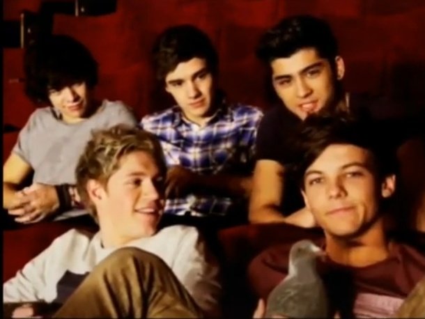 CHICAGO_1Dfans's tweet image. Literally 10 million people who know nothing about 
"I was shouting zayn! zayn! but he didn't come" 
"apparently I was just chilling somewhere else but I'd always save you louis" 💙💛 #bus1