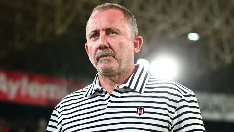 Bu akşamki derbi, ‘İsmail Kartal ya da Sergen Yalçın gelsin’ diyenlere güzel bir ders oldu. İsmail Kartal’ın teknik-taktik bilgisini Sergen’le kıyaslamam bile. Biri 60 dakika 1 kişi üstün oynayıp kazanamadı, diğeri 80 dakika 1 kişi eksik oynadı ezerek yendi.